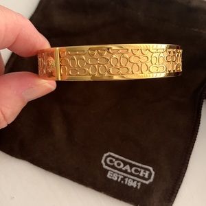 NWOT - COACH Signature C gold bangle bracelet 2.5”